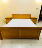 Light Golden Oak Wooden King Bed Set with Panel Footboard, Mattress & 2 Three-Drawer Nightstands | Used Furniture - Image 2