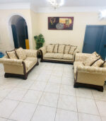 Pre-Owned Classic 7-Seater Sofa Set — Used Traditional Living Room Furniture with Damask Pattern - Image 2